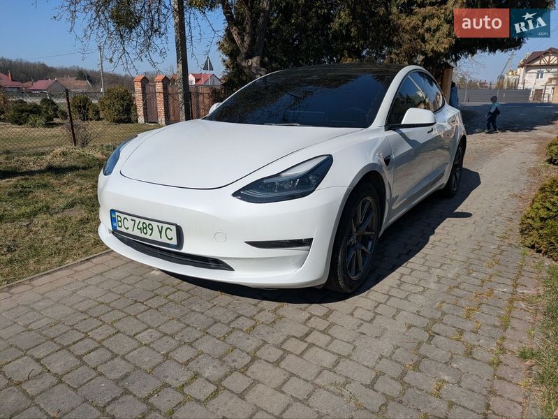 Седан Tesla Model 3 2023 в Львове