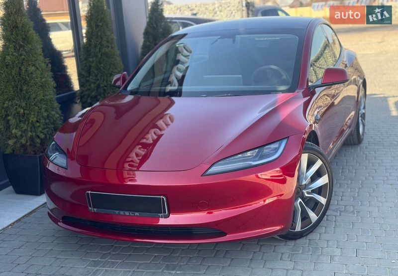Tesla Model 3 2024