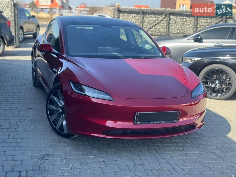 Седан Tesla Model 3 2024 в Ивано-Франковске