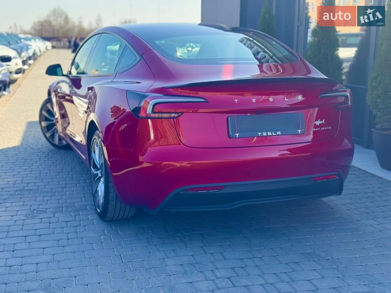 Седан Tesla Model 3 2024 в Ивано-Франковске