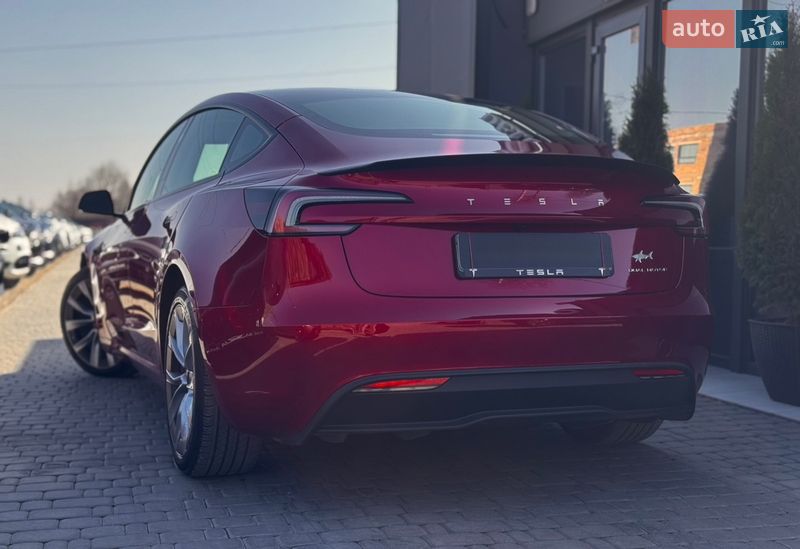 Седан Tesla Model 3 2024 в Ивано-Франковске