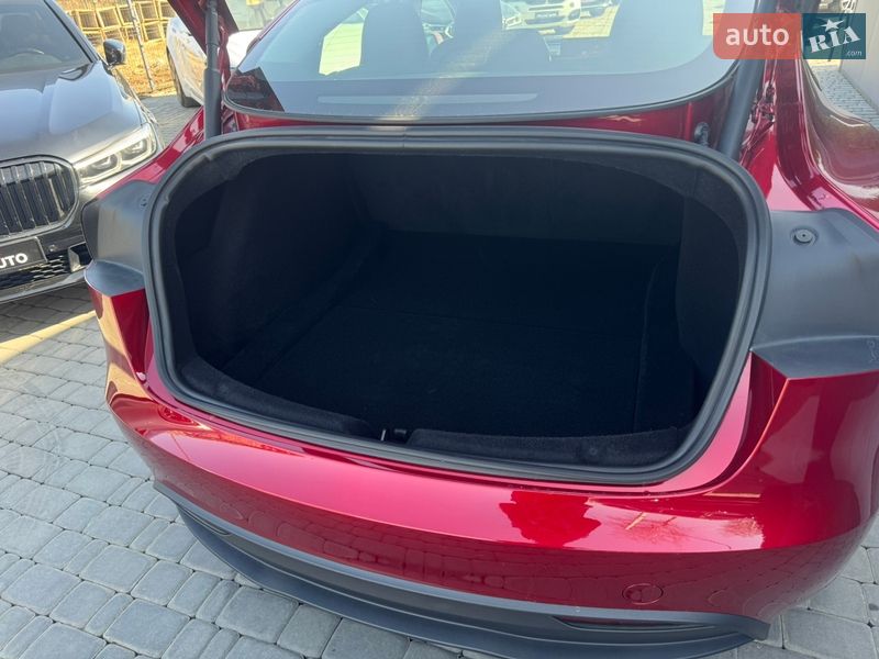 Седан Tesla Model 3 2024 в Ивано-Франковске