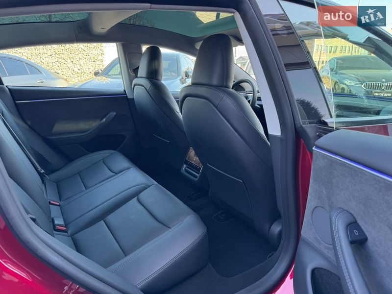 Седан Tesla Model 3 2024 в Ивано-Франковске