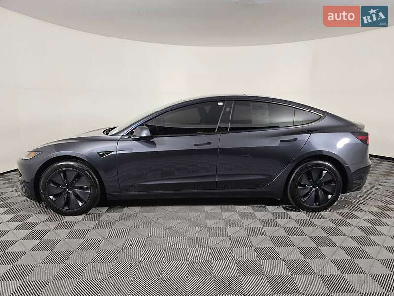 Седан Tesla Model 3 2025 в Львове