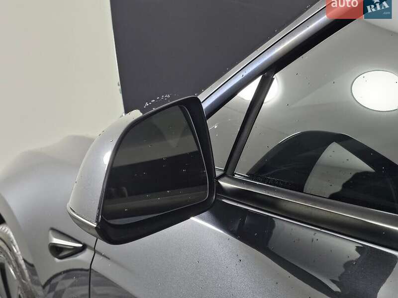 Седан Tesla Model 3 2025 в Львове