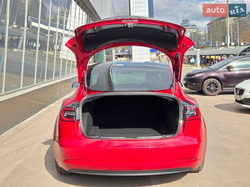 Седан Tesla Model 3 2019 в Киеве