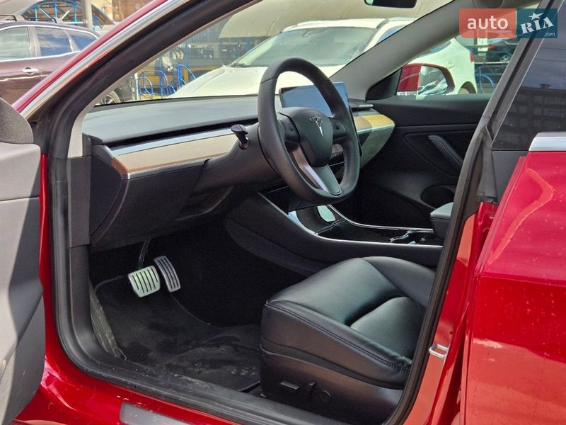 Седан Tesla Model 3 2019 в Киеве