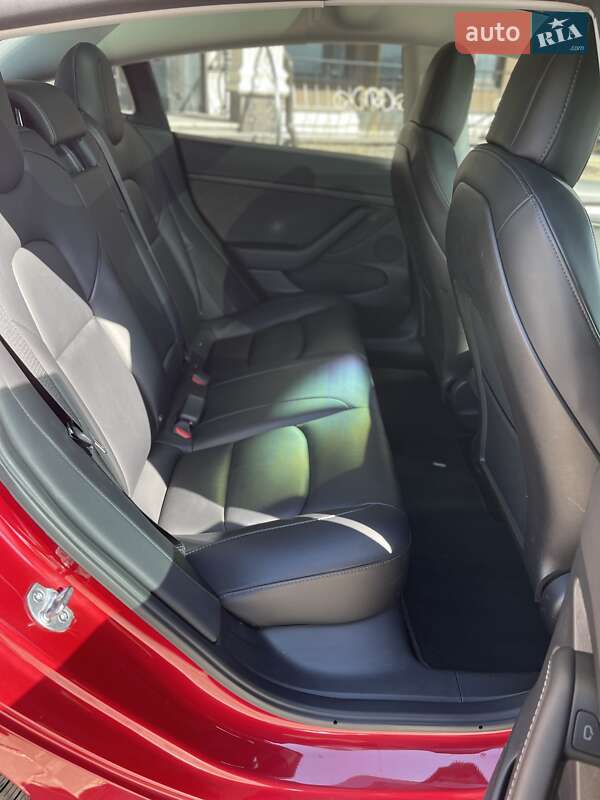 Седан Tesla Model 3 2022 в Киеве