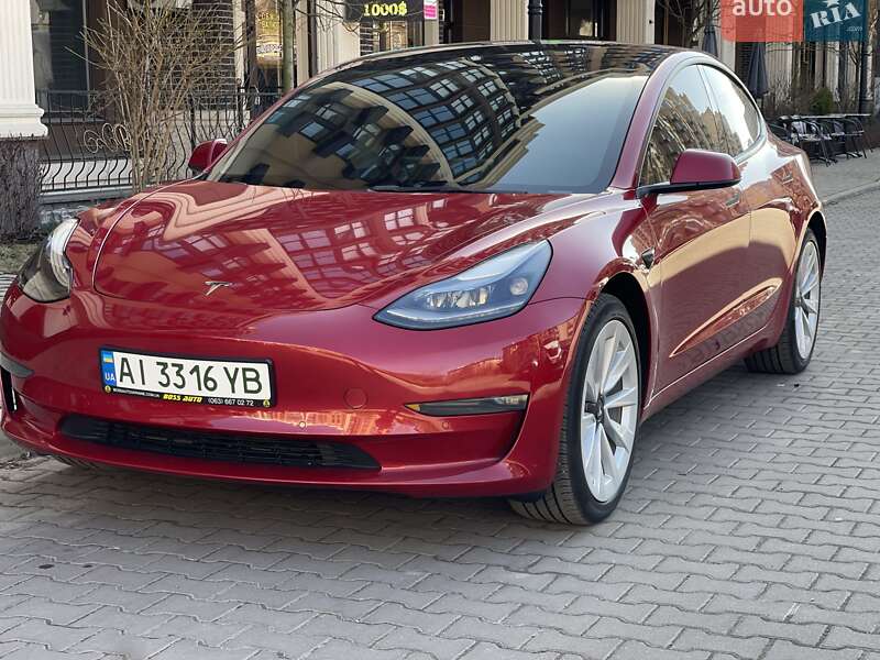 Седан Tesla Model 3 2022 в Киеве