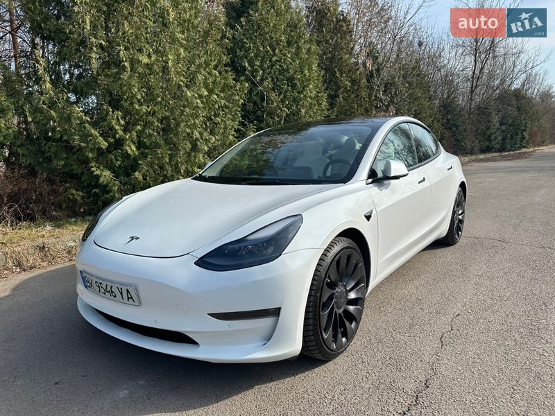 Tesla Model 3 2022