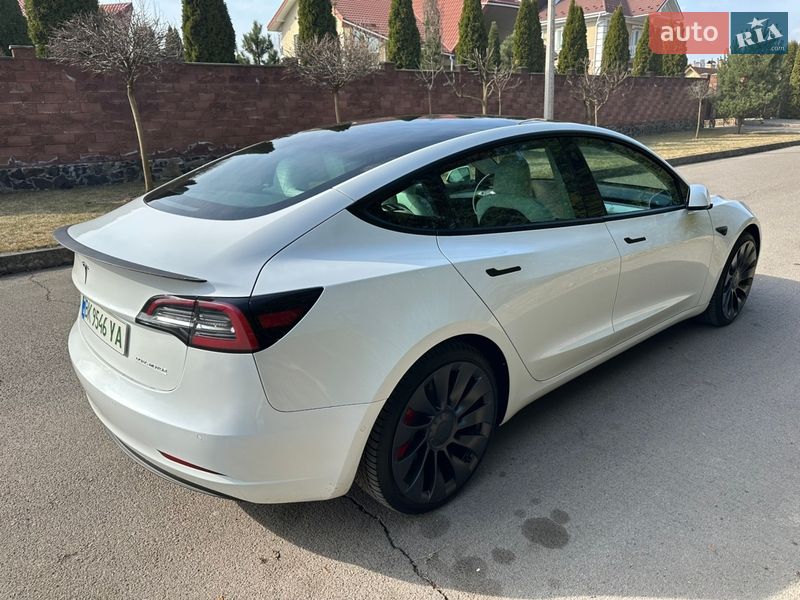 Седан Tesla Model 3 2022 в Ровно