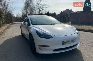 Седан Tesla Model 3 2022 в Ровно