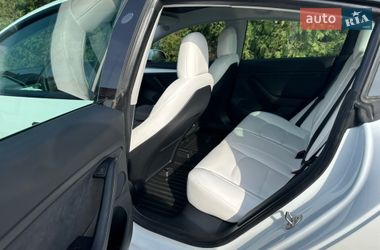 Седан Tesla Model 3 2022 в Ровно