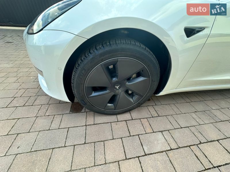 Седан Tesla Model 3 2022 в Виннице