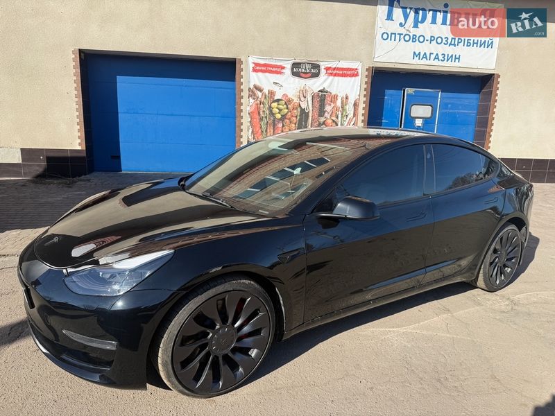 Седан Tesla Model 3 2023 в Киеве