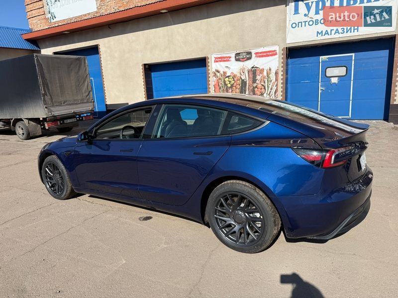 Седан Tesla Model 3 2024 в Києві