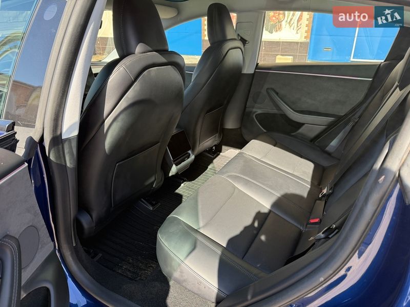 Седан Tesla Model 3 2024 в Києві