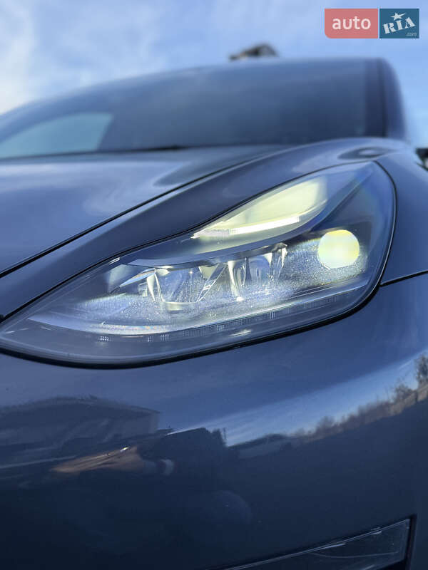 Седан Tesla Model 3 2023 в Стрию