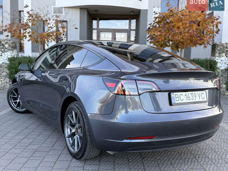 Седан Tesla Model 3 2023 в Стрию