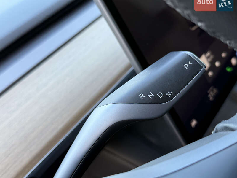 Седан Tesla Model 3 2023 в Стрию