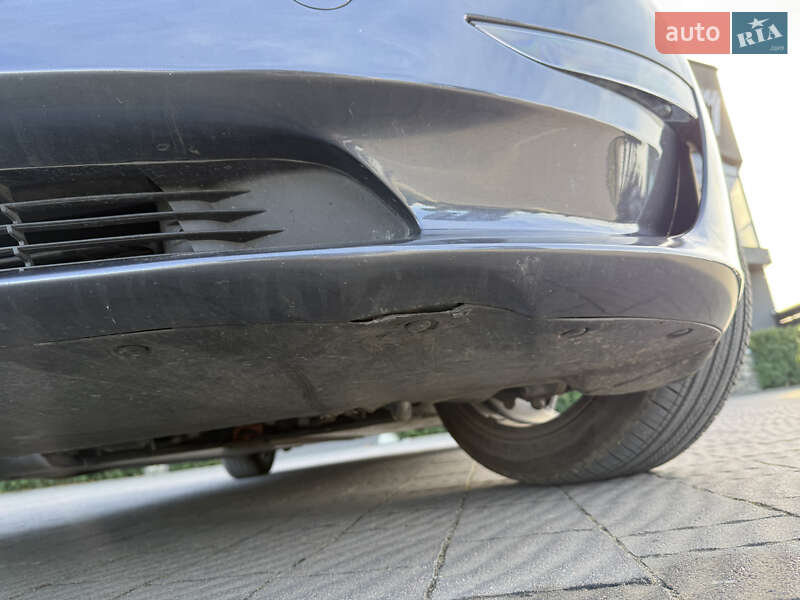 Седан Tesla Model 3 2023 в Стрию