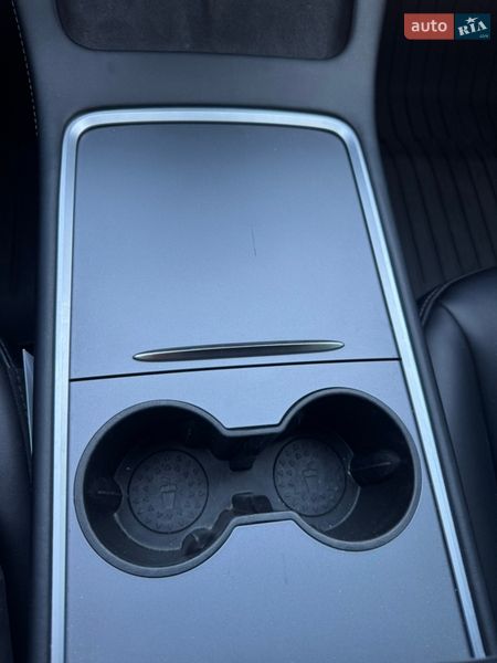 Седан Tesla Model 3 2022 в Киеве