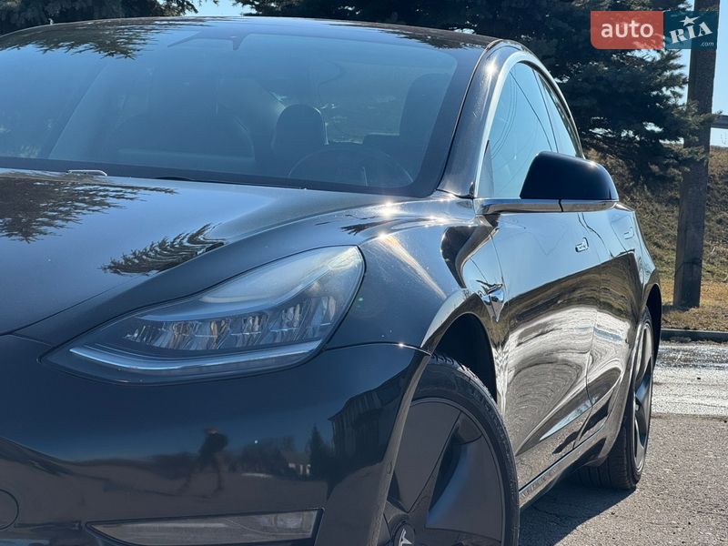 Седан Tesla Model 3 2019 в Благовіщенську