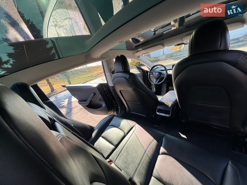 Седан Tesla Model 3 2019 в Благовіщенську