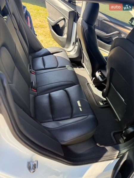 Седан Tesla Model 3 2022 в Львові