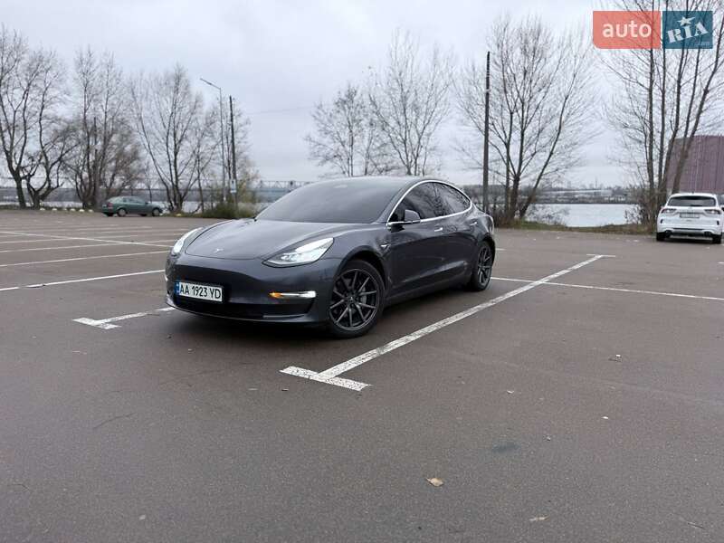 Седан Tesla Model 3 2018 в Киеве