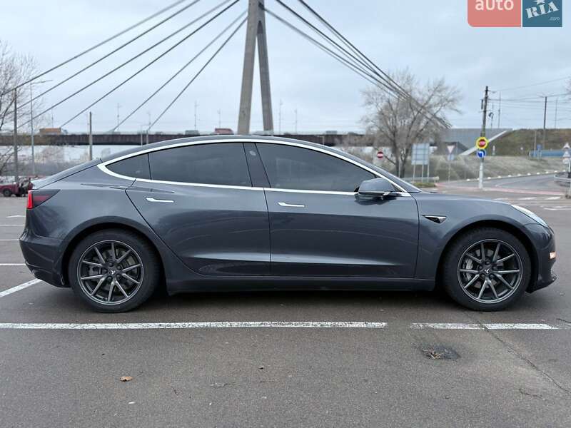 Седан Tesla Model 3 2018 в Киеве
