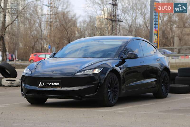Седан Tesla Model 3 2024 в Києві
