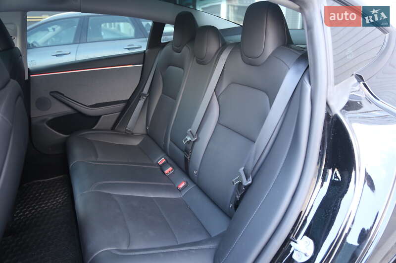Седан Tesla Model 3 2024 в Києві
