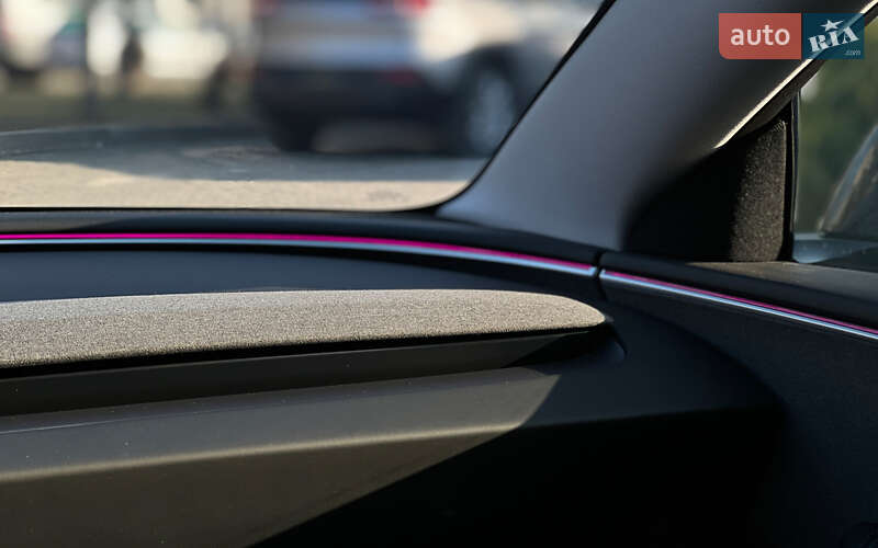 Седан Tesla Model 3 2024 в Львові