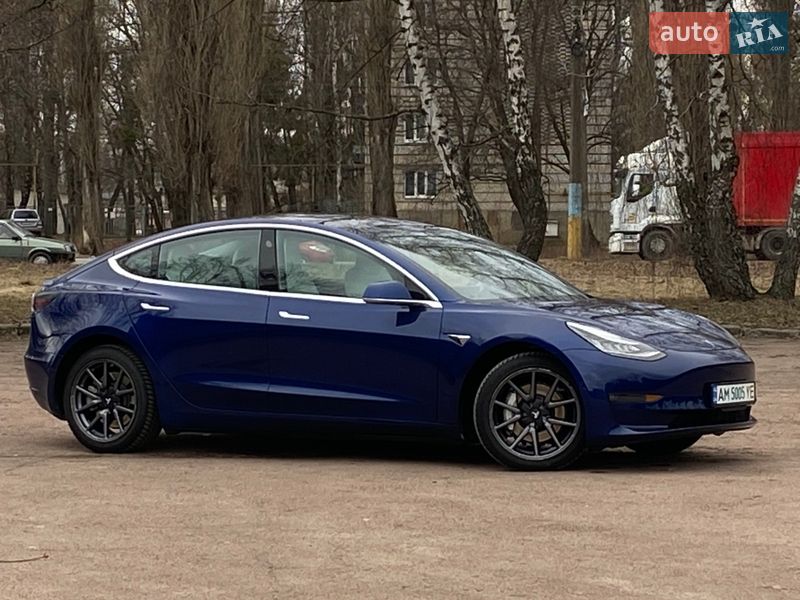 Седан Tesla Model 3 2019 в Житомире