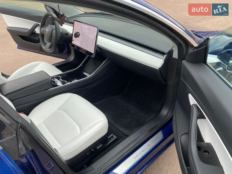 Седан Tesla Model 3 2019 в Житомире