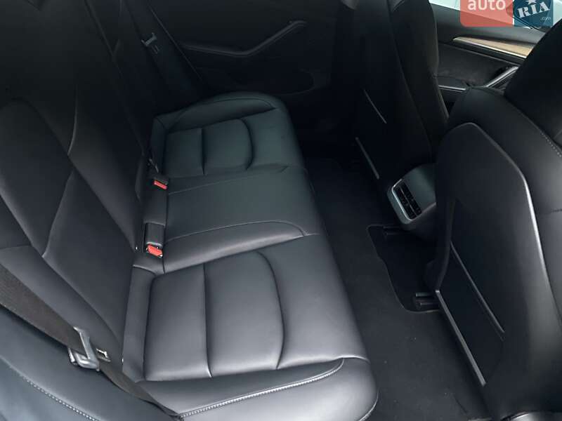 Седан Tesla Model 3 2022 в Киеве