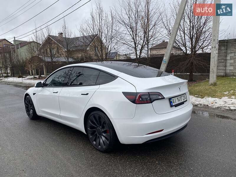 Седан Tesla Model 3 2022 в Киеве