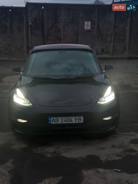 Седан Tesla Model 3 2019 в Виннице