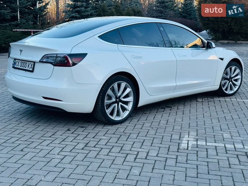 Седан Tesla Model 3 2018 в Харкові