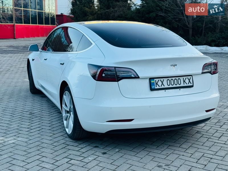 Седан Tesla Model 3 2018 в Харкові