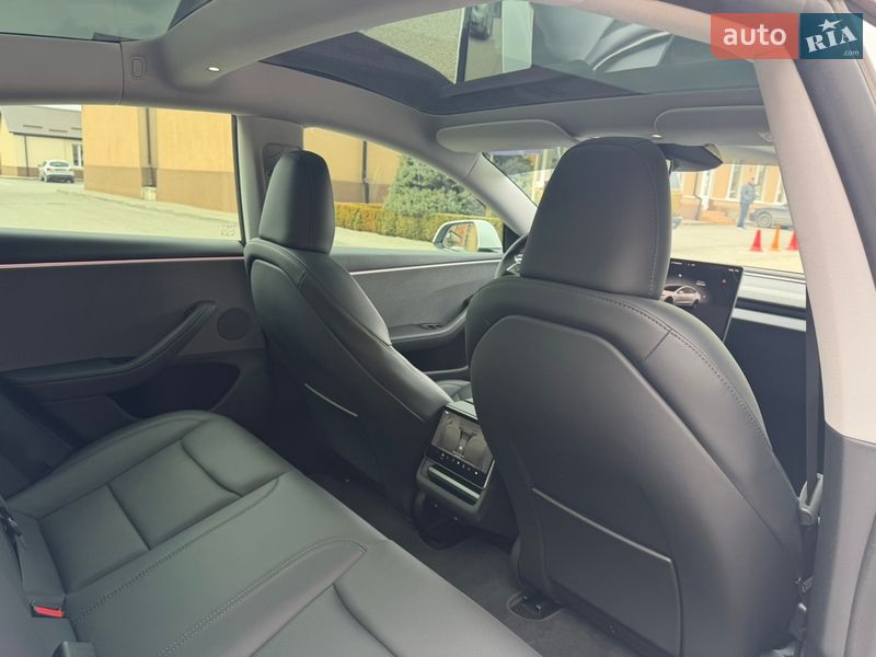 Седан Tesla Model 3 2025 в Дніпрі