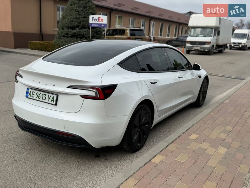 Седан Tesla Model 3 2025 в Дніпрі