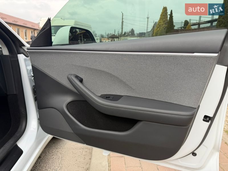 Седан Tesla Model 3 2025 в Дніпрі
