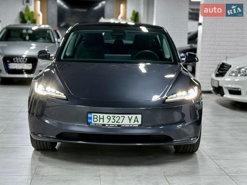 Седан Tesla Model 3 2025 в Одессе
