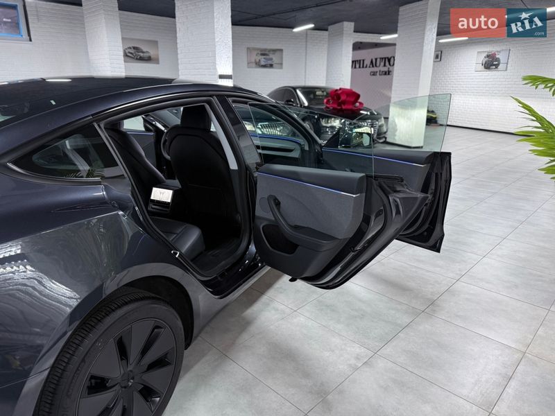 Седан Tesla Model 3 2025 в Одессе