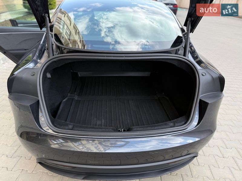 Седан Tesla Model 3 2025 в Одессе