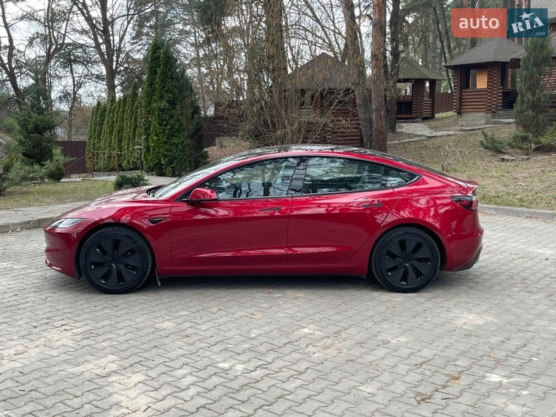 Седан Tesla Model 3 2024 в Новояворовске