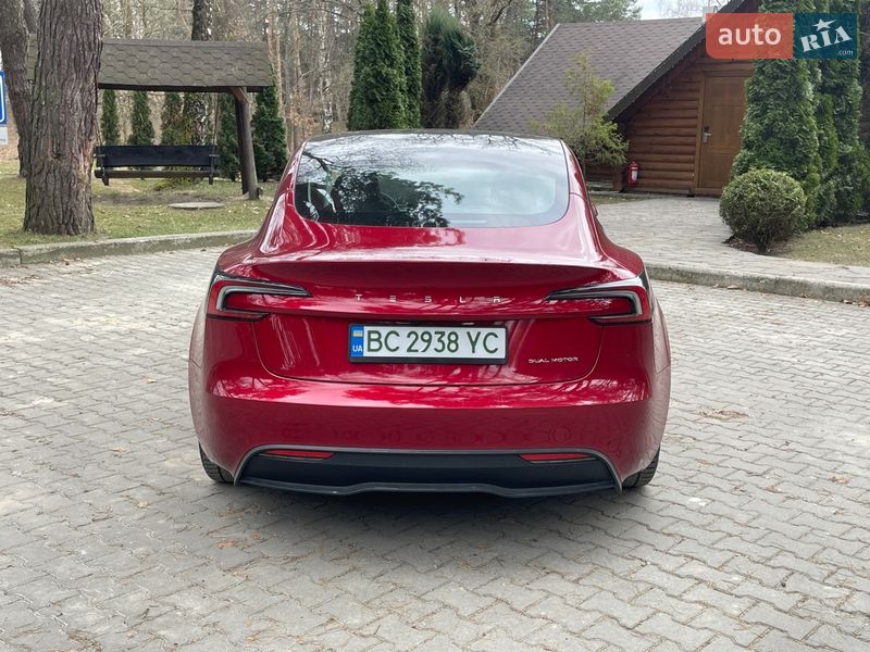 Седан Tesla Model 3 2024 в Новояворовске
