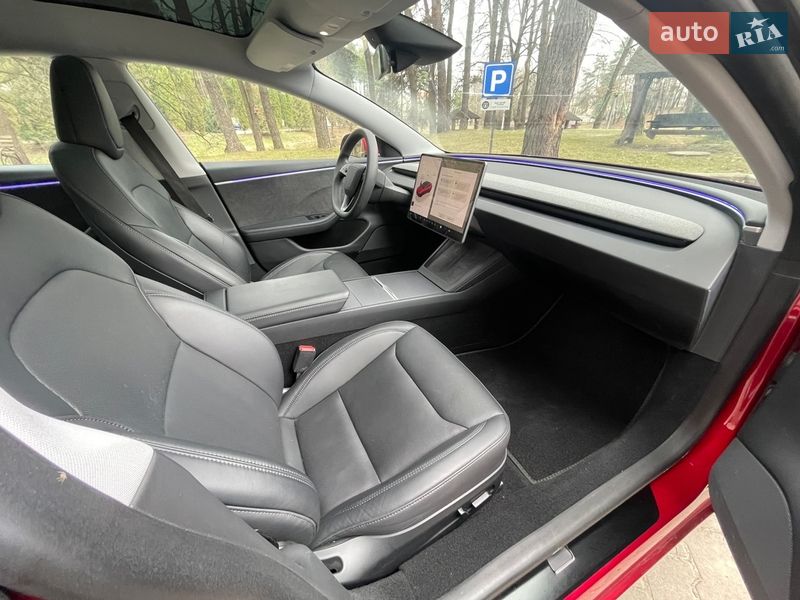Седан Tesla Model 3 2024 в Новояворовске